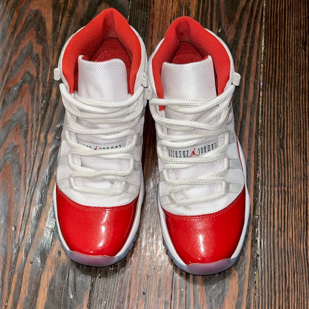 Jordan Cherry 11s……Sise 5.5 In Boys !